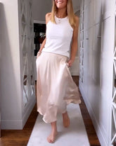 Elegant enfärgad kjol